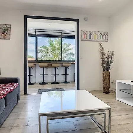 Les Terrasses Fleuries Du Port סן סיפריאן